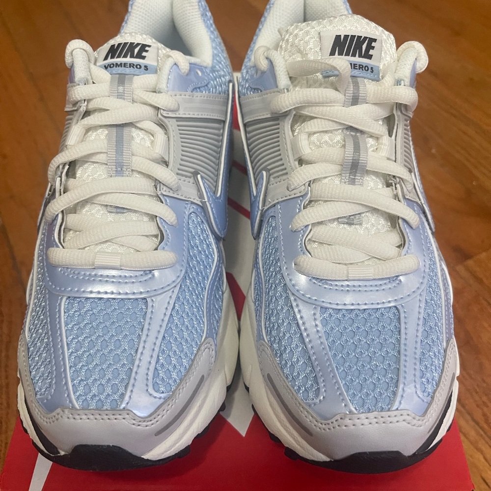 Nike - Picture 2 of 6
